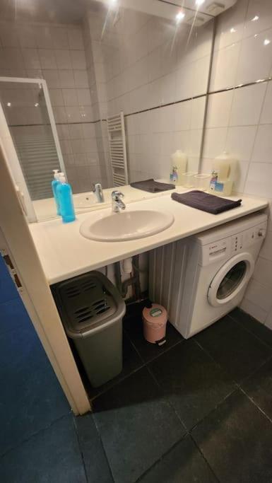 Apartamento T3 Petit Confort - Proche Commodites - Parking Prive *