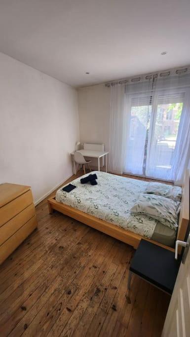 T3 Petit Confort - Proche Commodites - Parking Prive *